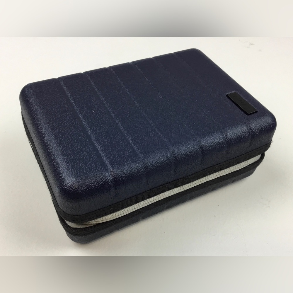 Away Luggage Accessories Packing Cubes x 2, Bag Tag and Amenity Kit - Picture 5 of 7